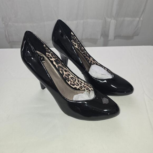 Shoes - Fergalicious by Fergie Black Patent Leather Pump Leopard Print Women's Size 10